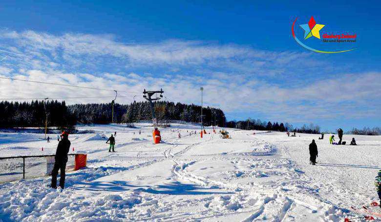 Skilift, Piste und Rodelbahn - alles im Ski und Sport Areal Glasberg Zwiesel