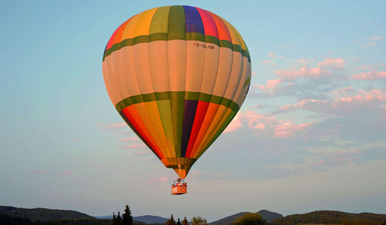 Atemberaubende Fahrt mit dem Heißluftballon.