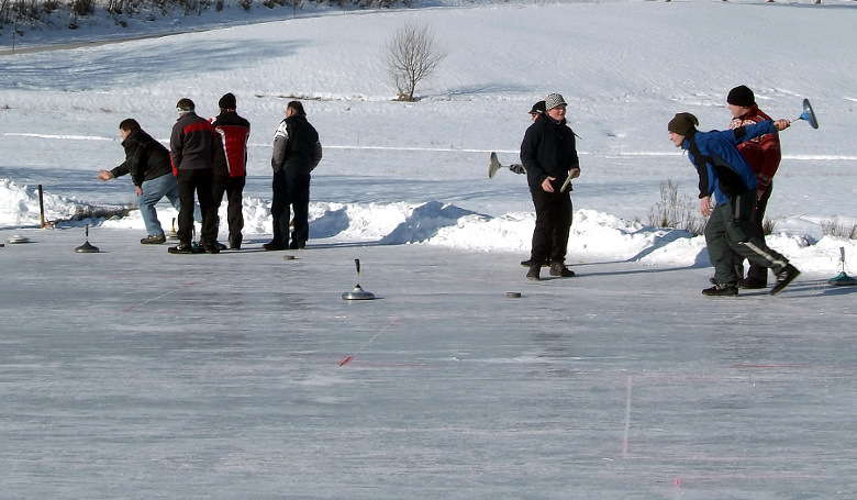 Eisstockschießen im Winter in Gotteszell