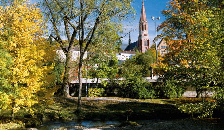 Stadtpark Zwiesel mit Blick zur Kirche