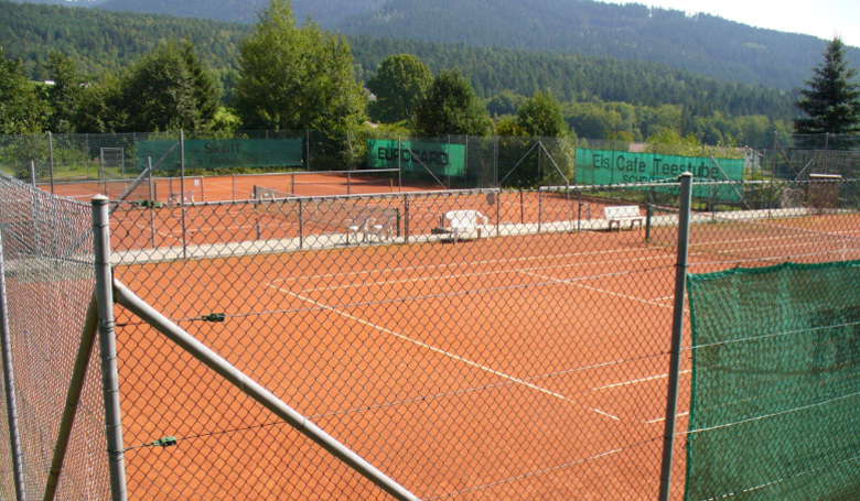 Der Tennisplatz in Arnbruck