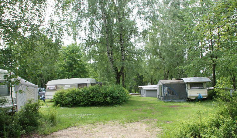 Stellplätze für Wohmobil und Caravan - Campingplatz Tröpplkeller