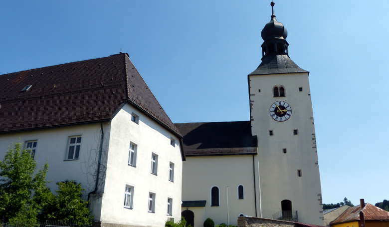 Stadtpfarrkirche St. Michael mit Pfarrhof