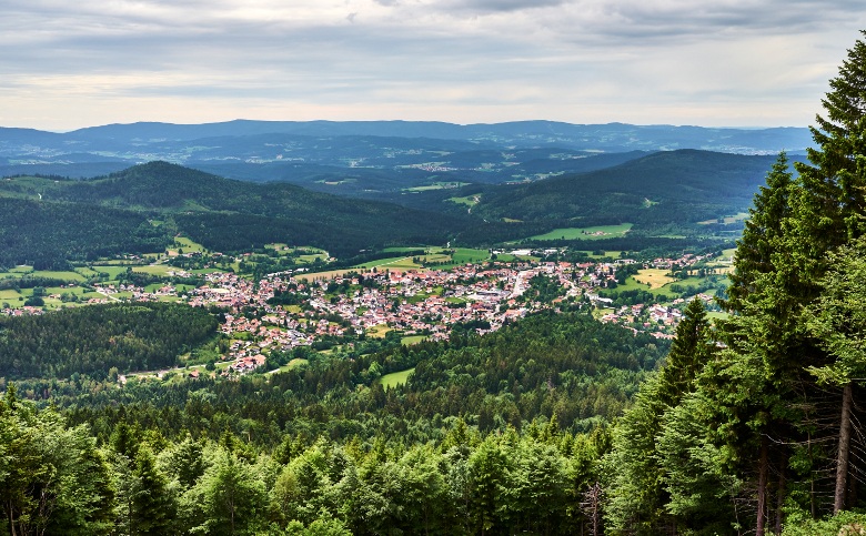 Ausblick vom Startplatz für Gleitschirmflieger am Hochzellberg