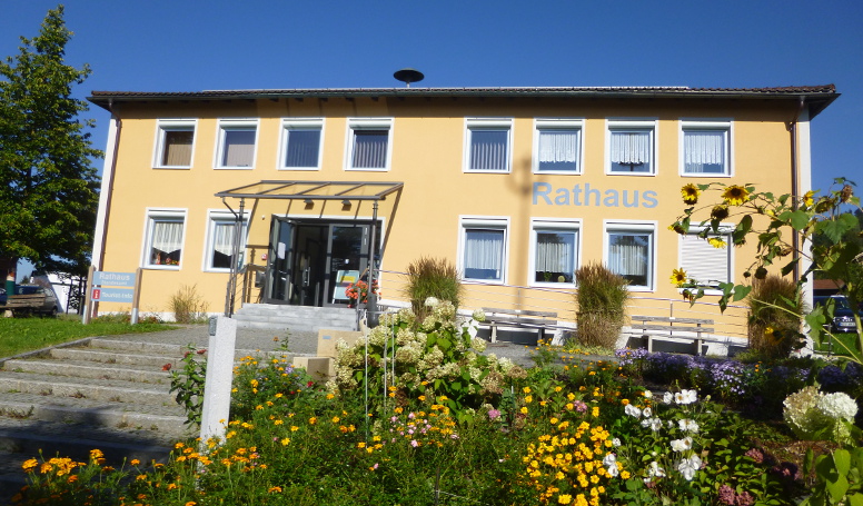 Rathaus mit Tourist-Info in Böbrach