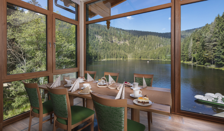 Wintergarten im Arberseehaus mit Seeblick