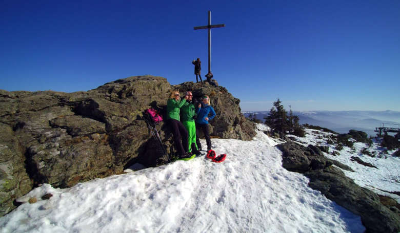 Gipfelglück bei der Schneeschuhtour am Großen Arber