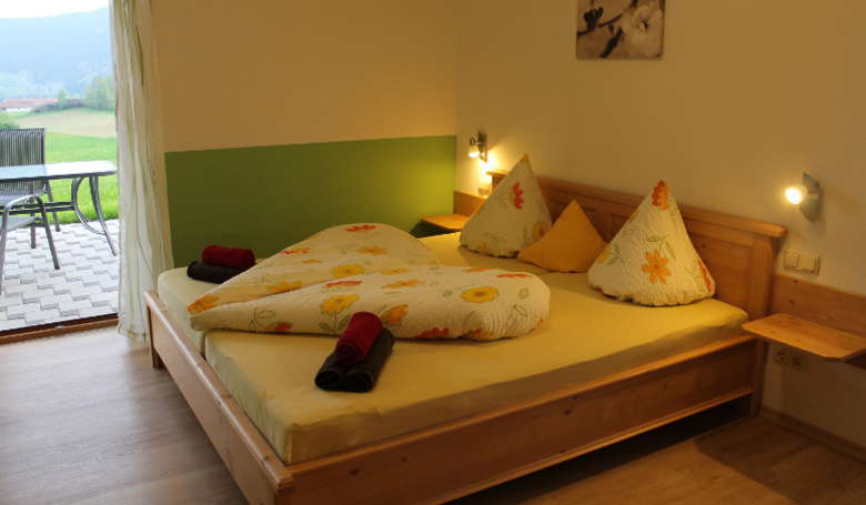 Schlafzimmer der Ferienwohnung im Erlebnisbauernhof Achatz