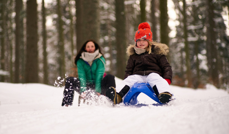 Rodelspaß durch den Winterwald im ARBERLAND Bayerischer Wald