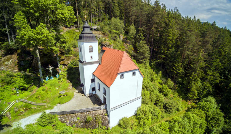 Luftaufnahme auf die Wallfahrtskirche Frauenbrünnl, auch Guntherkircherl genannt