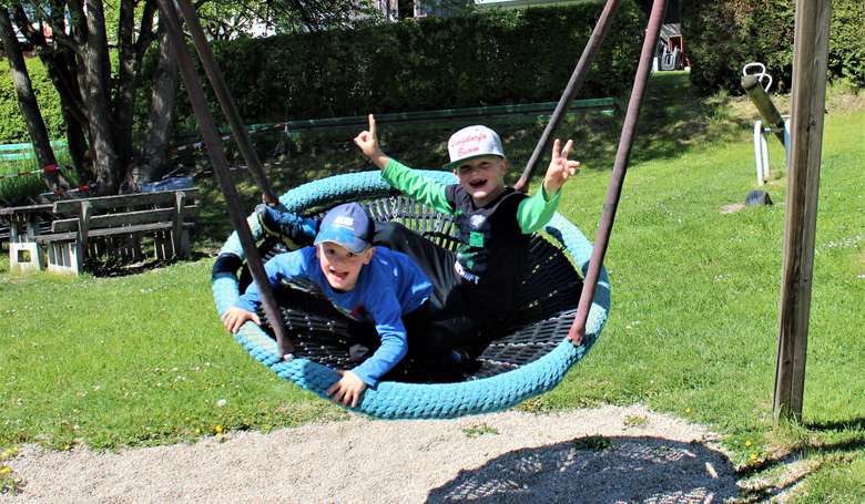 Kinderfreuden am Langdorfer Spielplatz