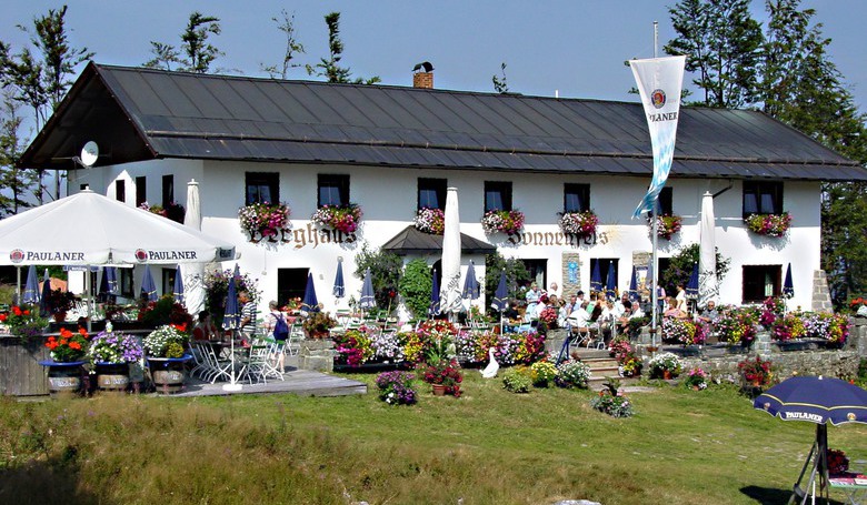 Das Berghaus Sonnenfels lädt zur gemütlichen Einkehr.