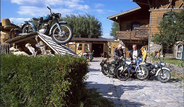 Motorradsammlung im Wurzelhaus