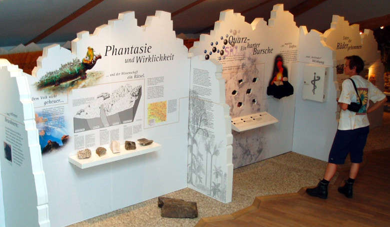 Die Ausstellung "Gesteine und Mineralien im Bayerischen Wald“in der Pfahl-Infostelle