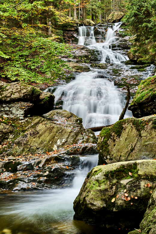 Herbstliche Rißlochwasserfälle im Naturpark Bayerischer Wald