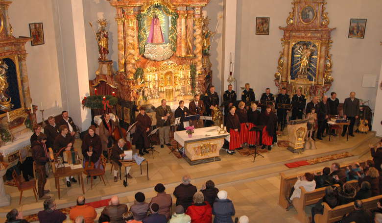 Altbayerisches Advent- und Weihnachtssingen in der Kath. Pfarrkirche Mariä Himmelfahrt.