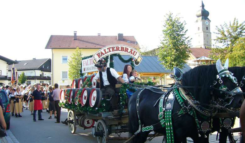 Drachselsrieder Kirwa - Brauereigespann beim Festeinzug.