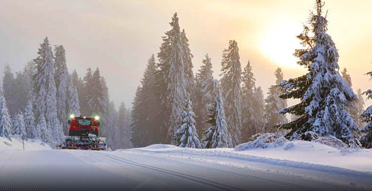 Pistenraupe im Winter am Großen Arber.