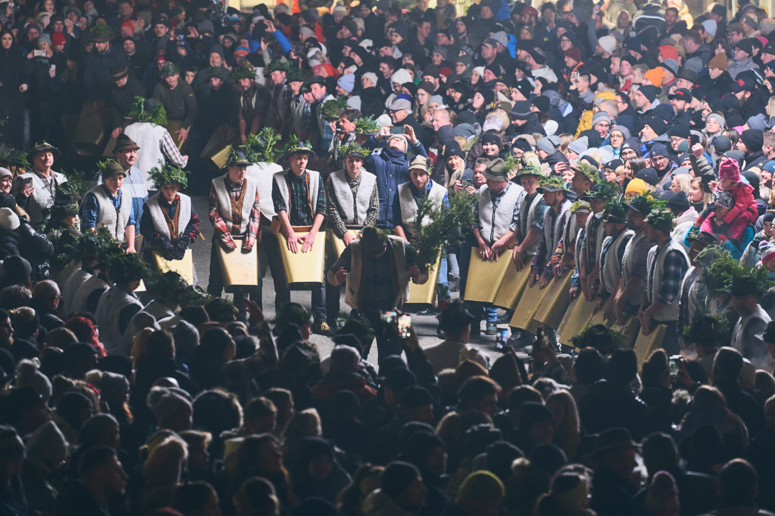 Großes Zusammentrenner in der Hofmark in Richnach mit den Wolfauslassern., © Marco Felgenhauer / Woidlife Photography Großes Zusammentrenner in der Hofmark in Richnach mit den Wolfauslassern