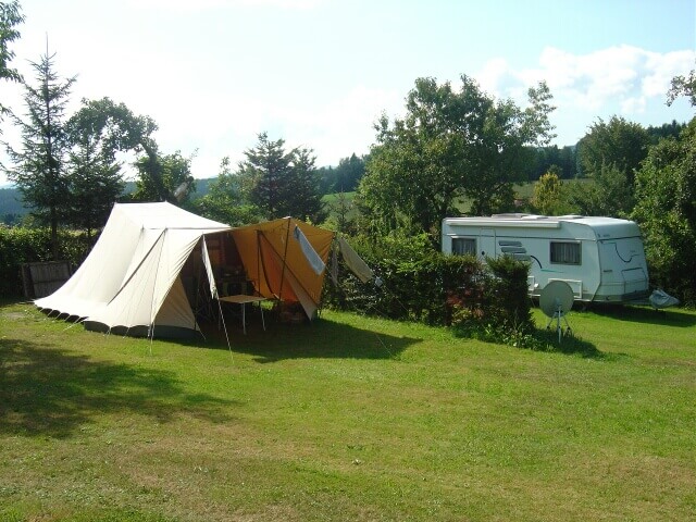 Camping Hastreiter in Prackenbach im Ortsteil Krailing inmitten schöner Natur.
