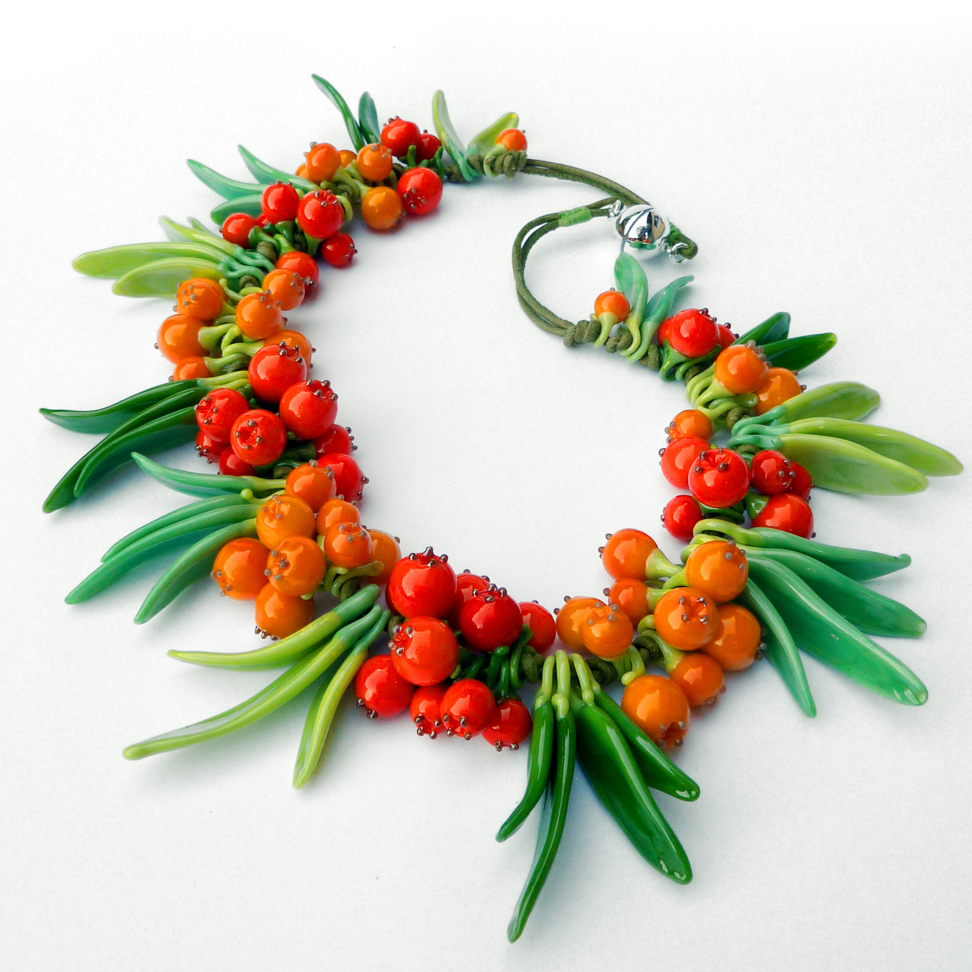 Glasschmuck-Vogelbeercollier- Magdalena_Paukner